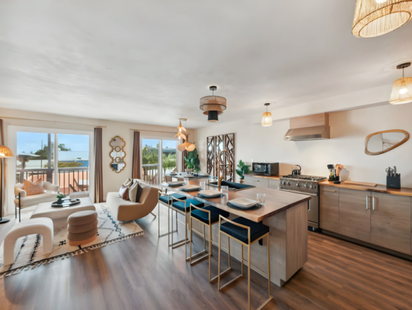 Luxury Coastal Retreat in La Jolla - Designer Furnishing & Private